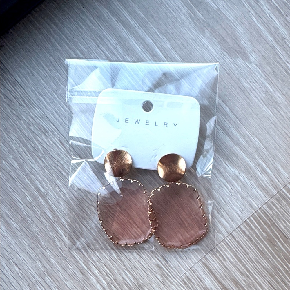 Champagne Geometric Drop Earrings NEW 🏷️ - Picture 6 of 6